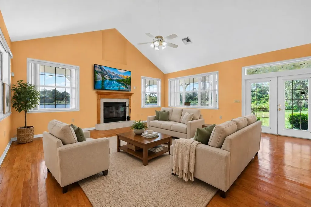 493 Malauka Loop Ocklawaha FL 32179