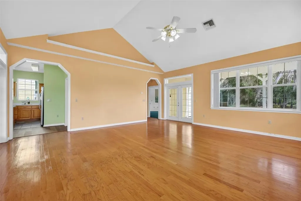 493 Malauka Loop Ocklawaha FL 32179