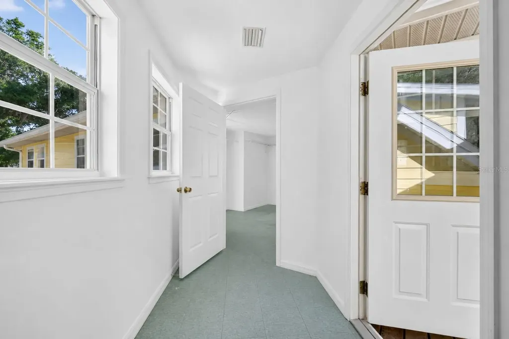 493 Malauka Loop Ocklawaha FL 32179