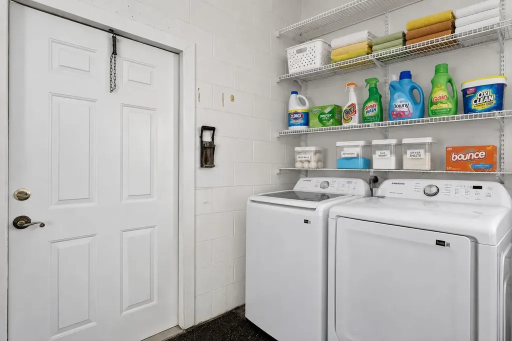 493 Malauka Loop Ocklawaha FL 32179