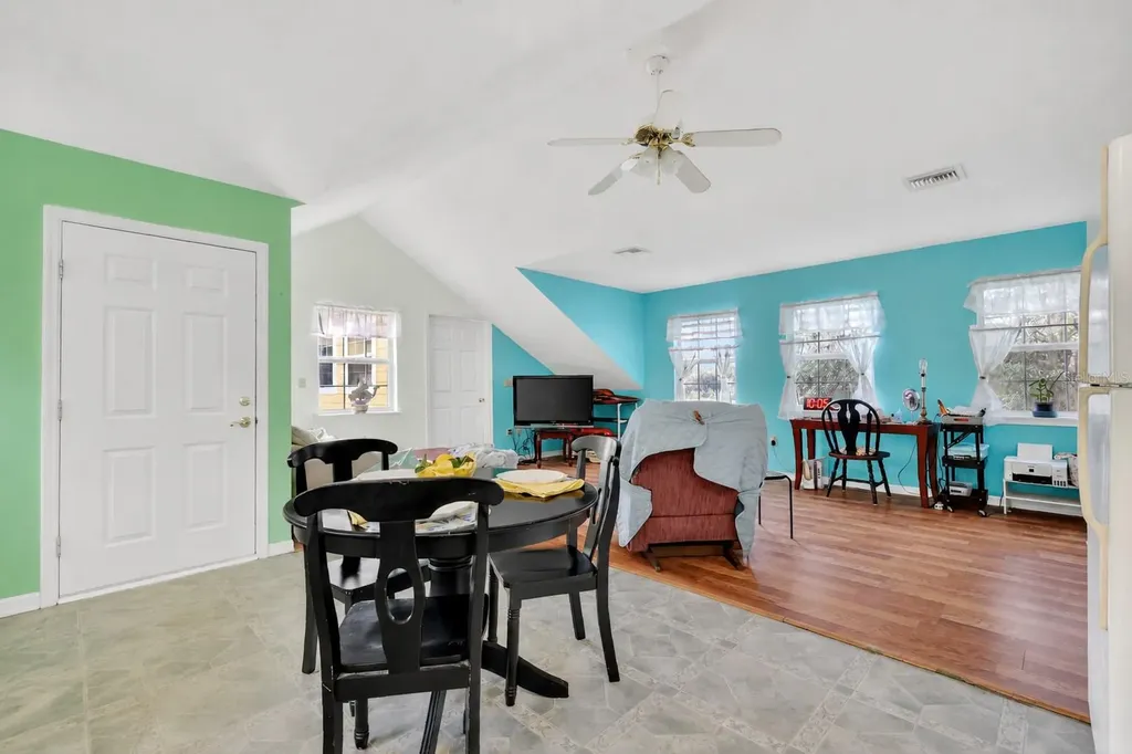493 Malauka Loop Ocklawaha FL 32179