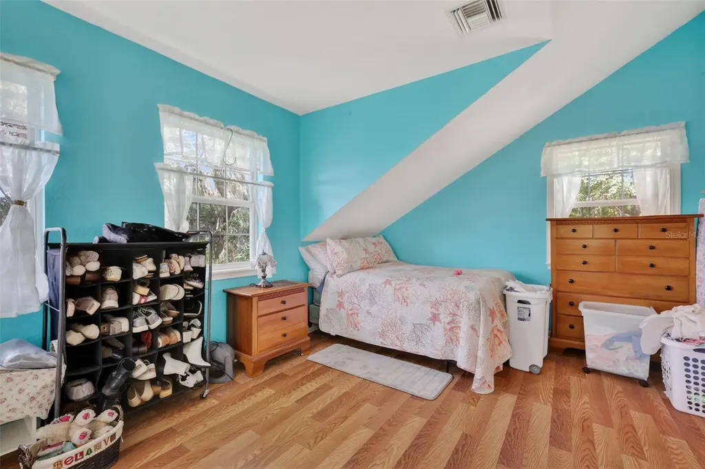 493 Malauka Loop Ocklawaha FL 32179