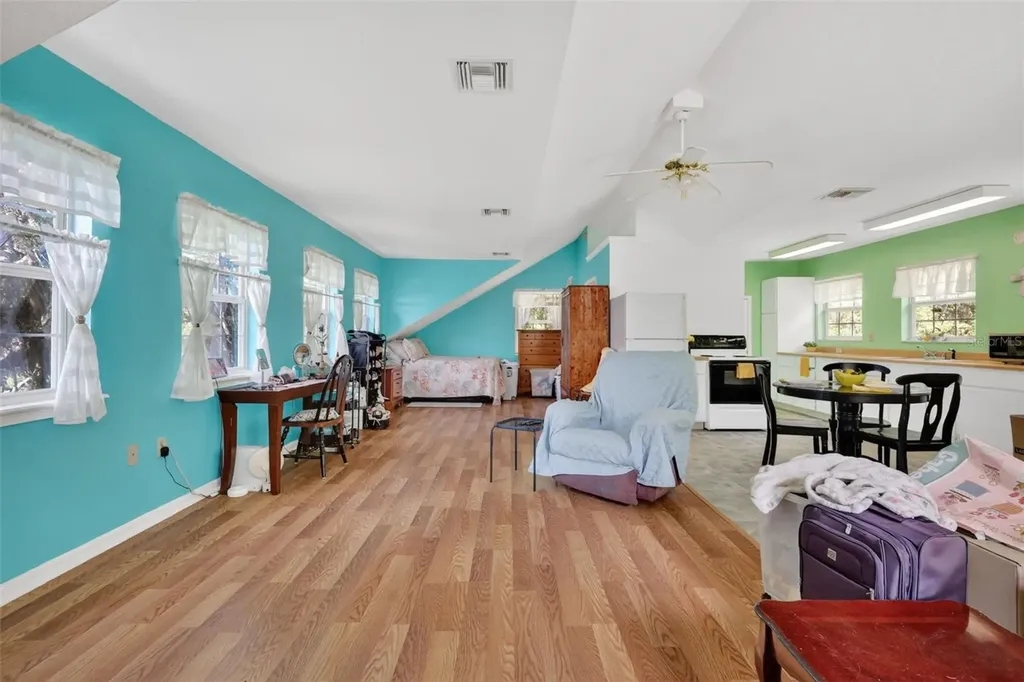 493 Malauka Loop Ocklawaha FL 32179