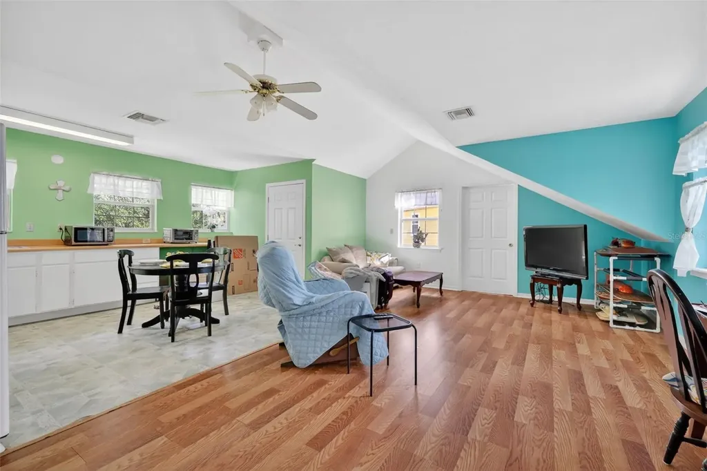 493 Malauka Loop Ocklawaha FL 32179