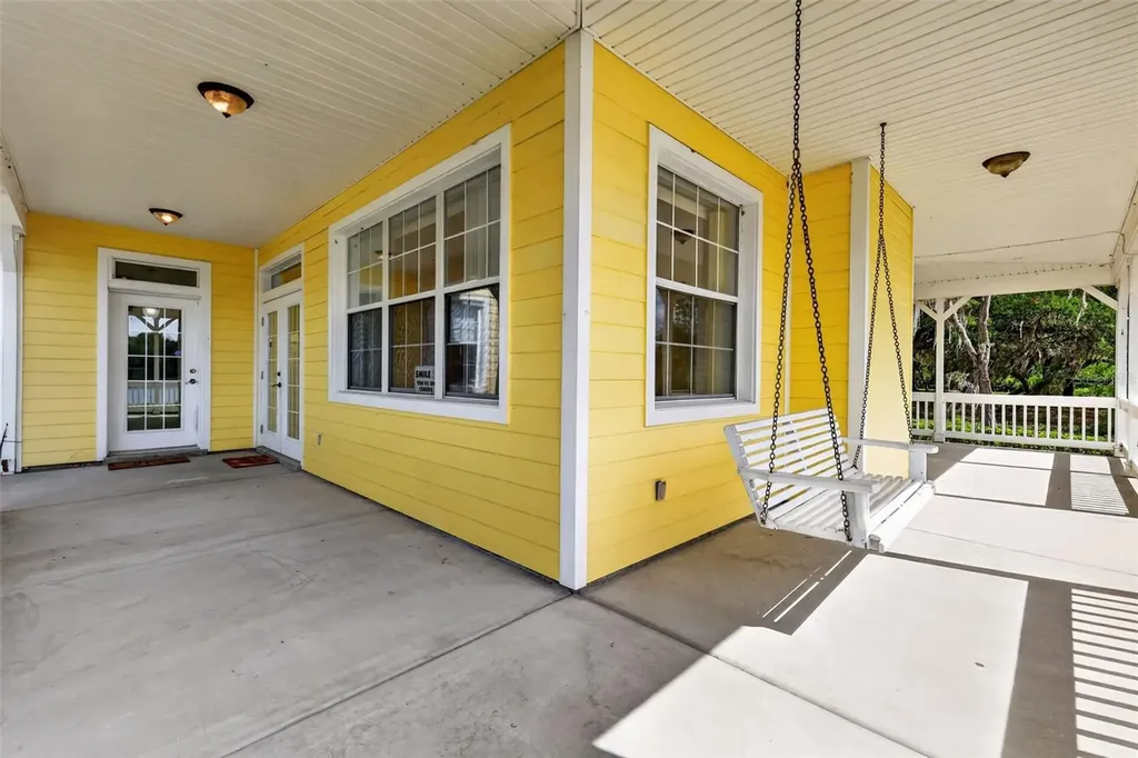 493 Malauka Loop Ocklawaha FL 32179