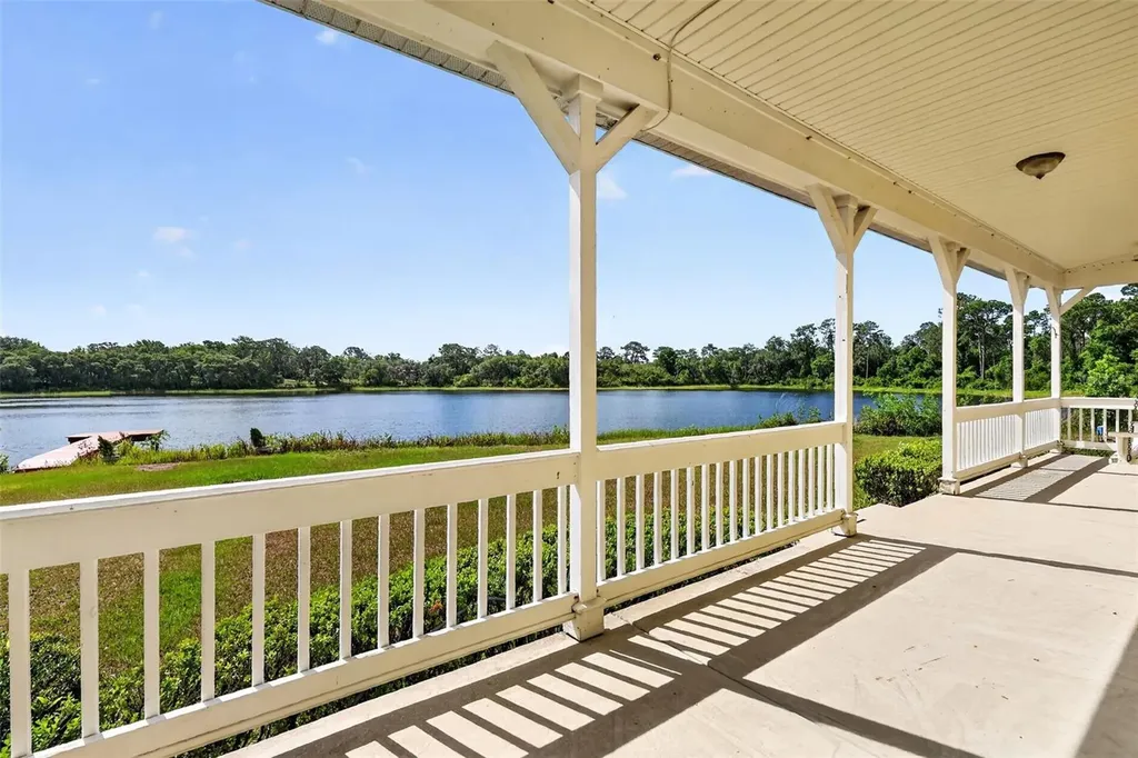 493 Malauka Loop Ocklawaha FL 32179