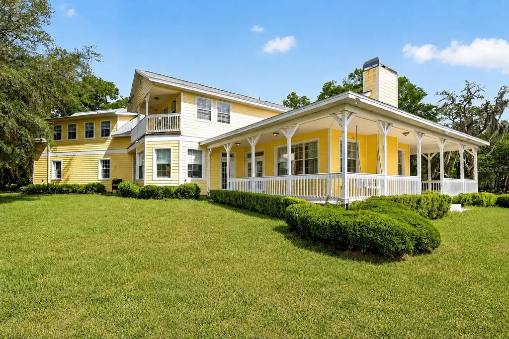 493 Malauka Loop Ocklawaha FL 32179