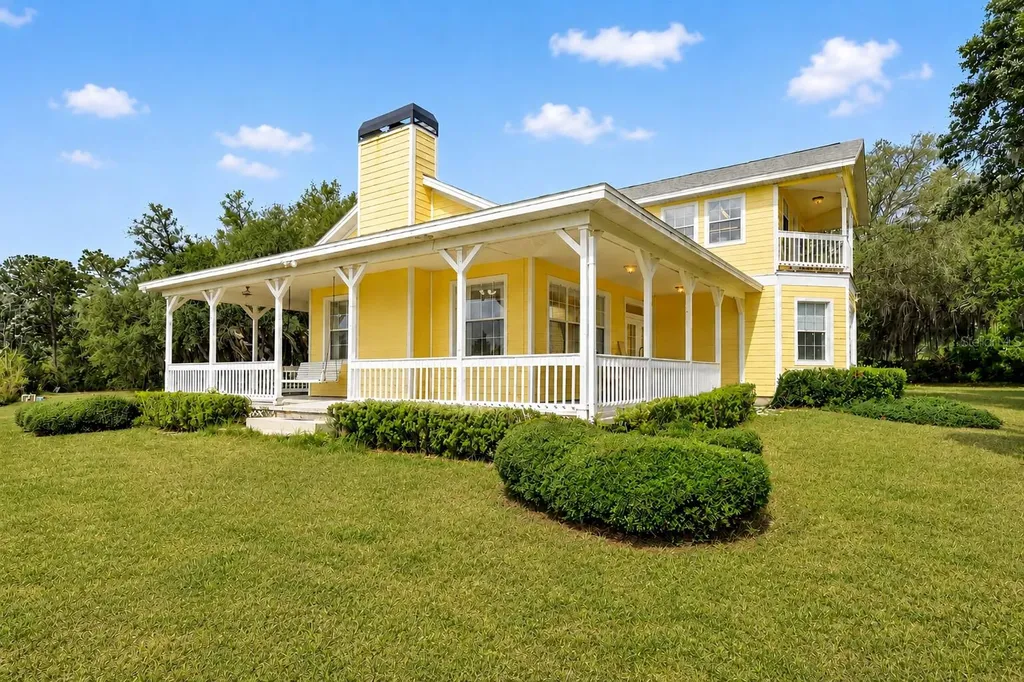 493 Malauka Loop Ocklawaha FL 32179