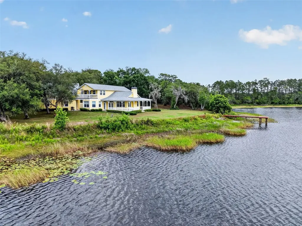 493 Malauka Loop Ocklawaha FL 32179