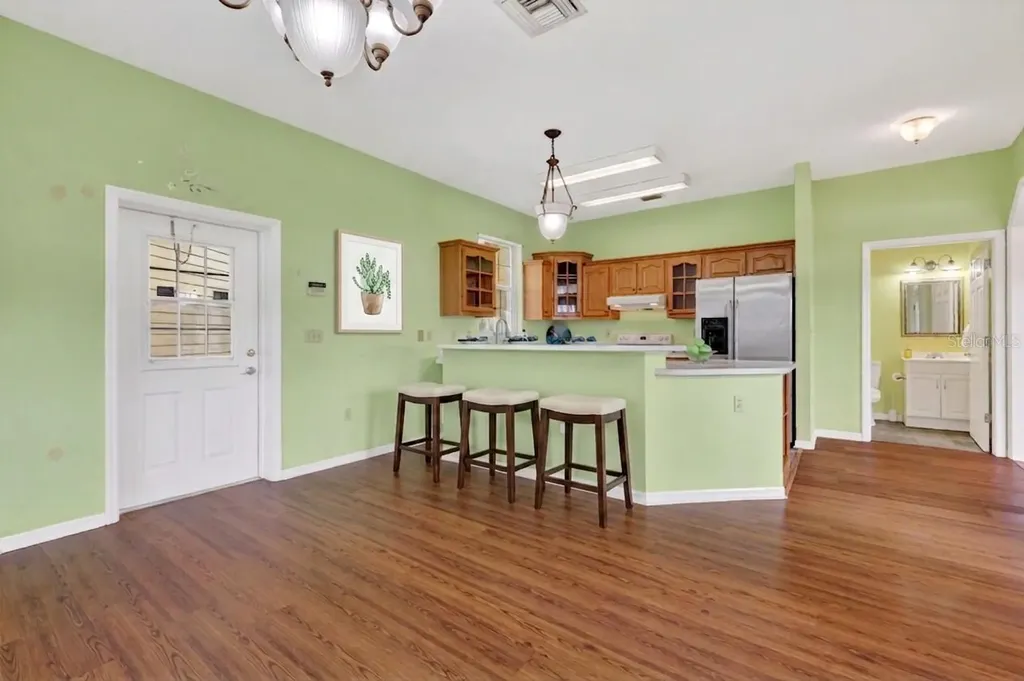 493 Malauka Loop Ocklawaha FL 32179