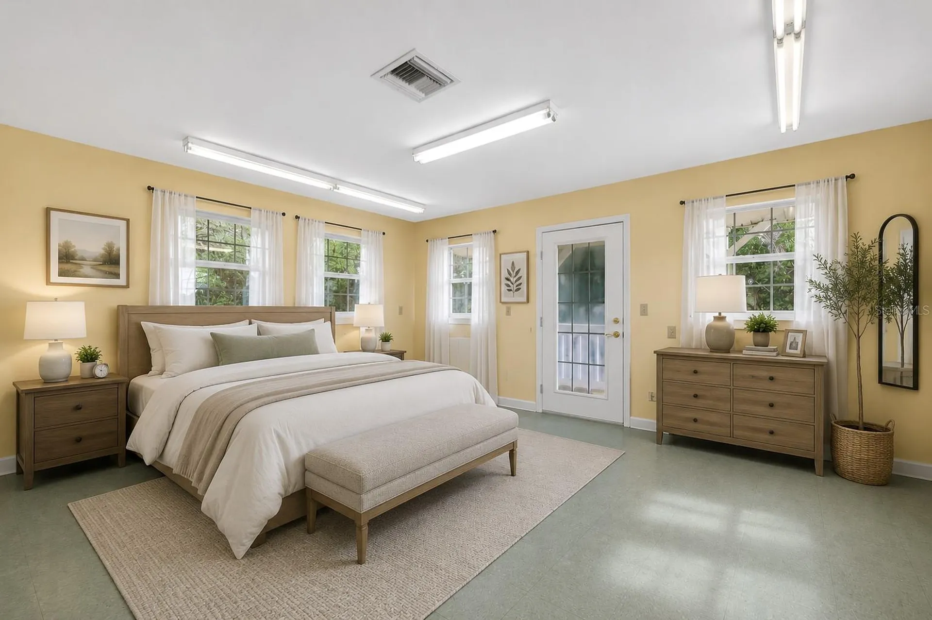 493 Malauka Loop Ocklawaha FL 32179