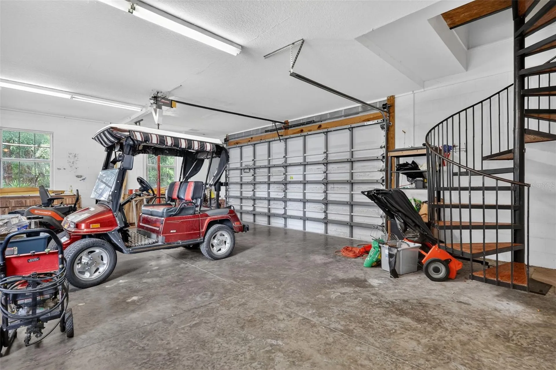 493 Malauka Loop Ocklawaha FL 32179