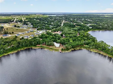 493 Malauka Loop Ocklawaha FL 32179