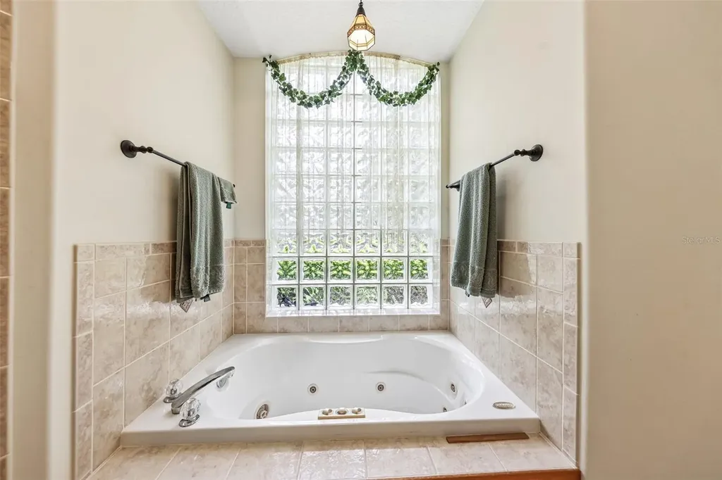 19200 Lake Swatara Drive Eustis FL 32736