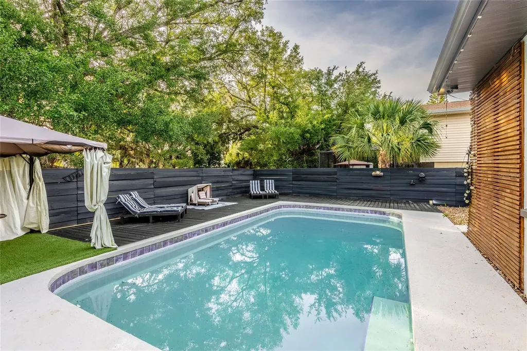 518 Crestover Drive Tampa FL 33617