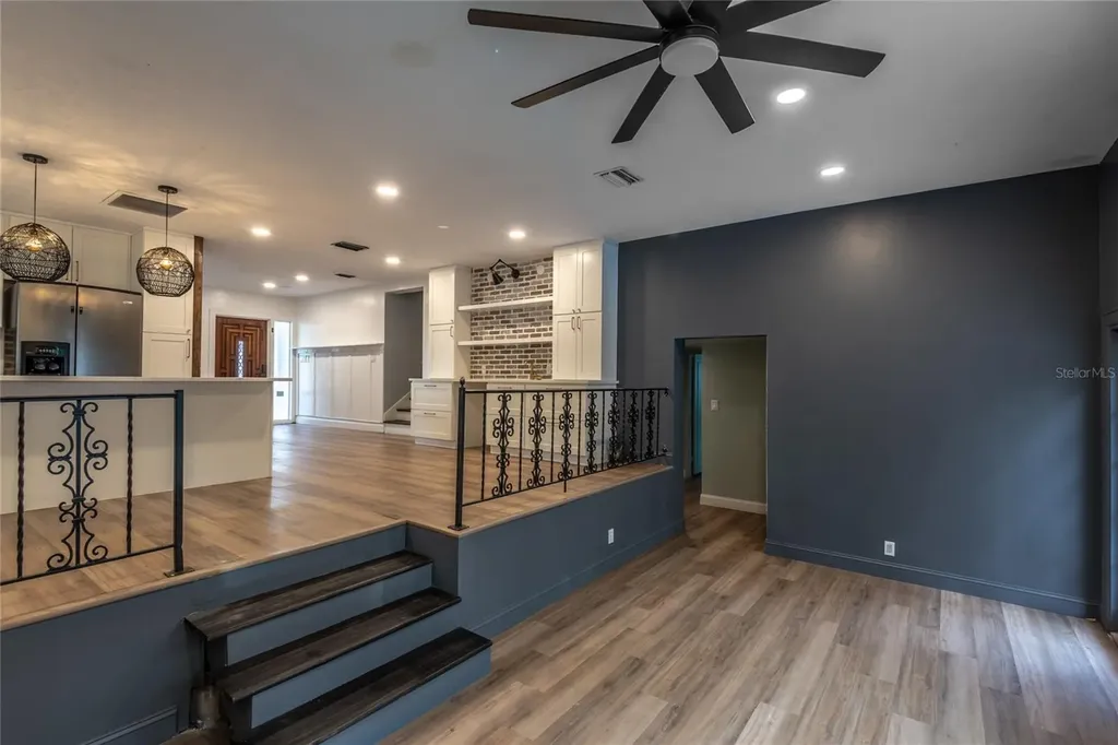 518 Crestover Drive Tampa FL 33617