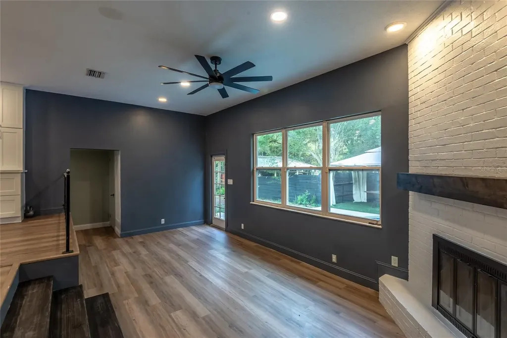 518 Crestover Drive Tampa FL 33617