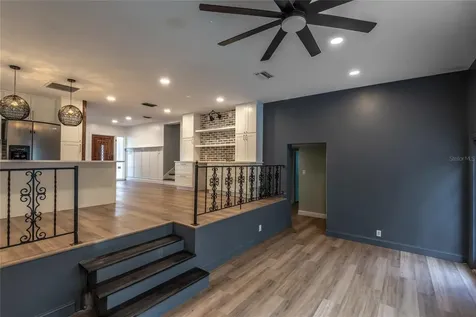 518 Crestover Drive Tampa FL 33617