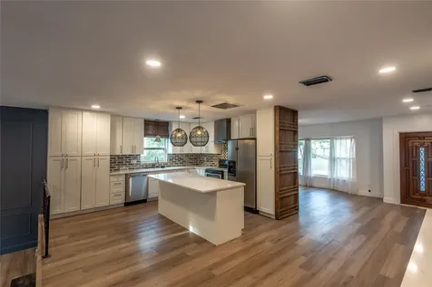 518 Crestover Drive Tampa FL 33617