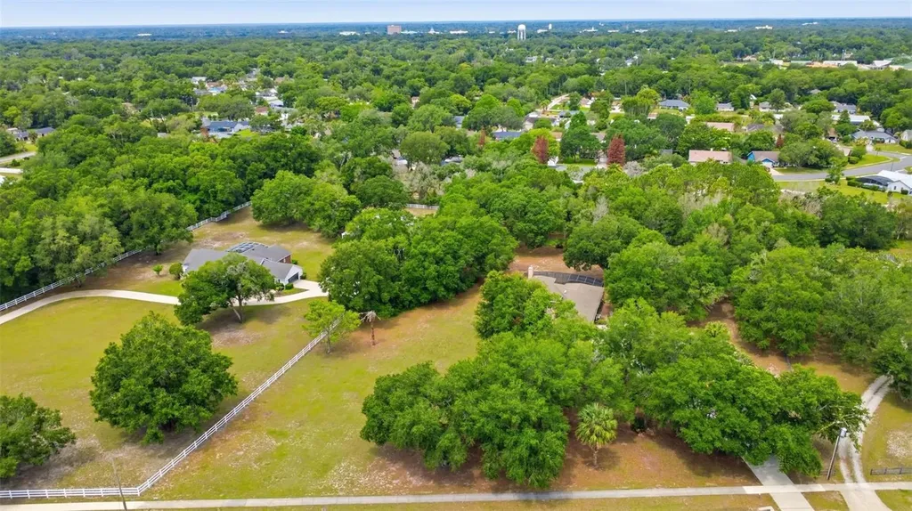 530 N Blue Lake Avenue Deland FL 32724