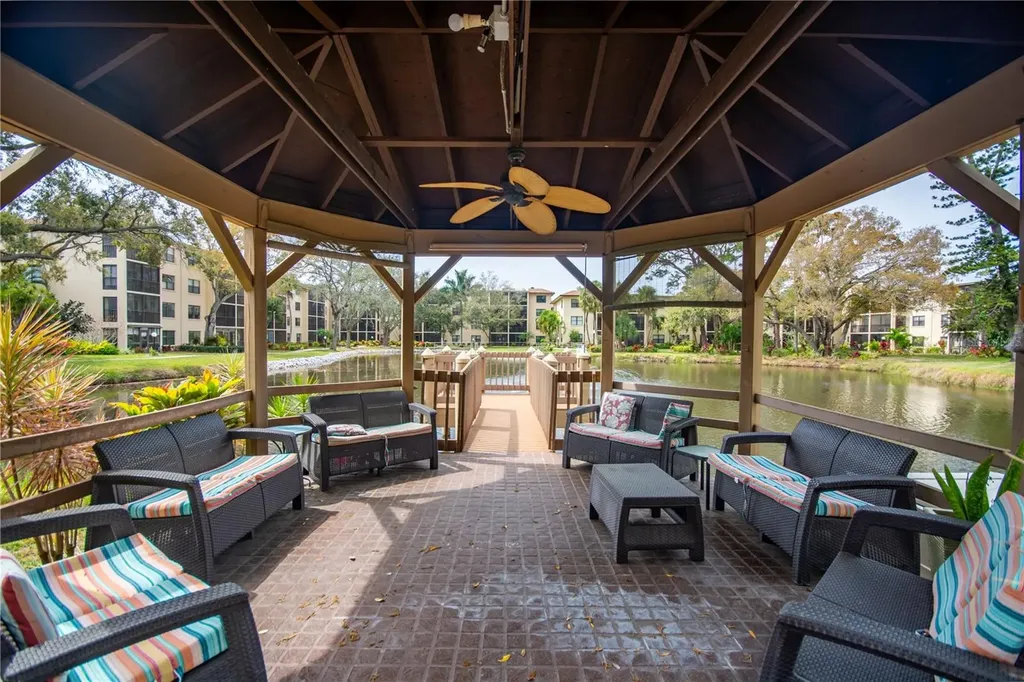 305 30th Avenue W Bradenton FL 34205