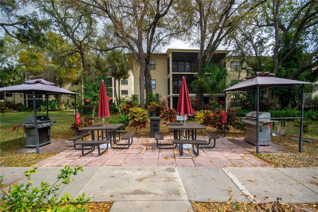 305 30th Avenue W Bradenton FL 34205