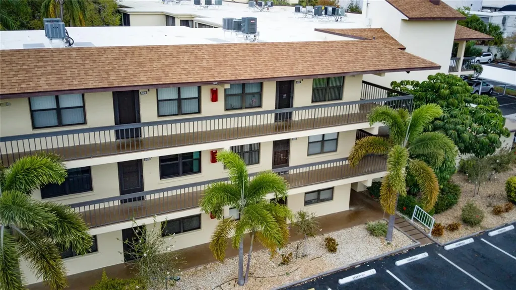305 30th Avenue W Bradenton FL 34205