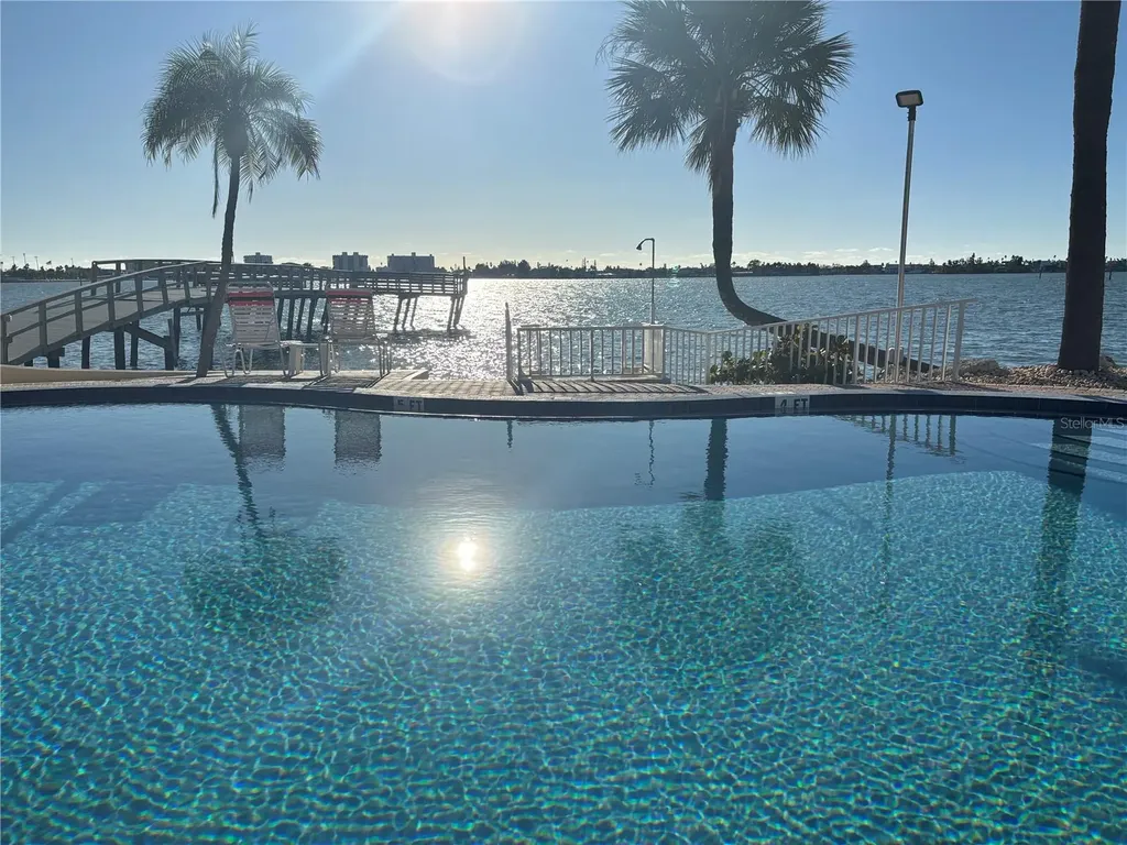 4725 Cove Circle St Petersburg FL 33708