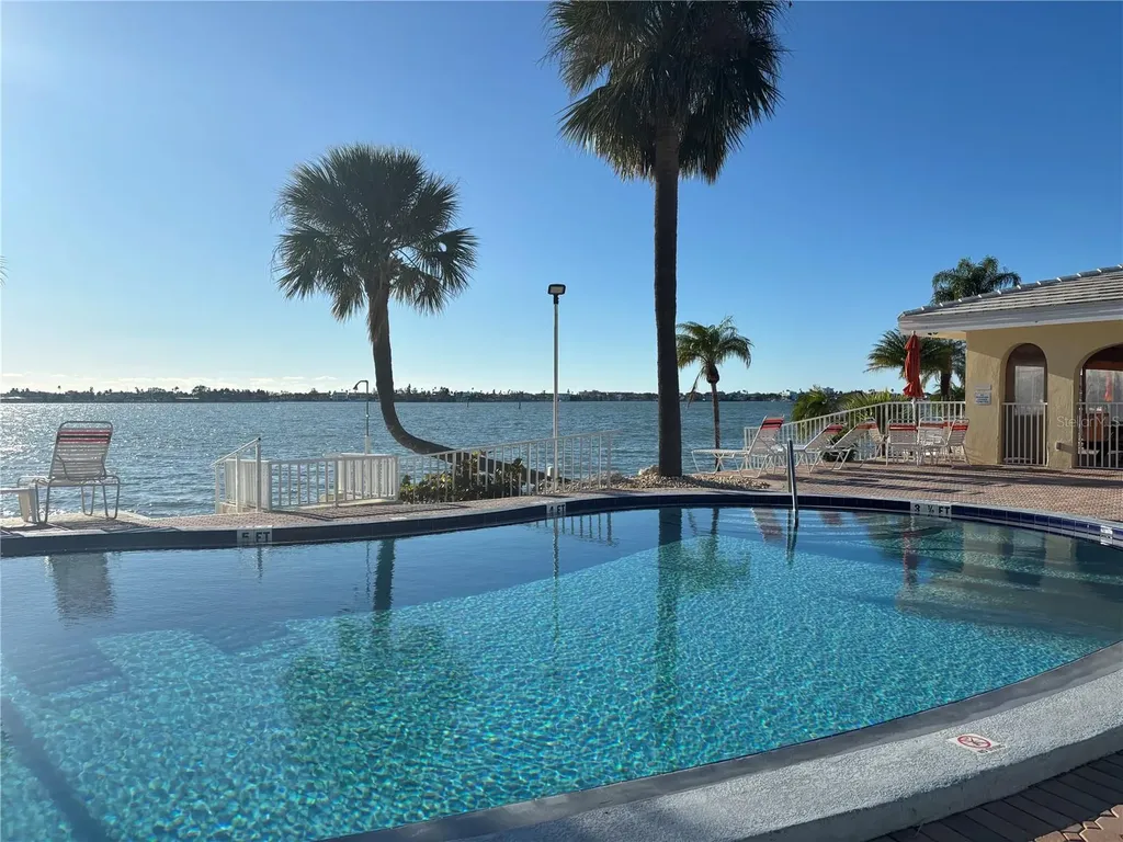 4725 Cove Circle St Petersburg FL 33708