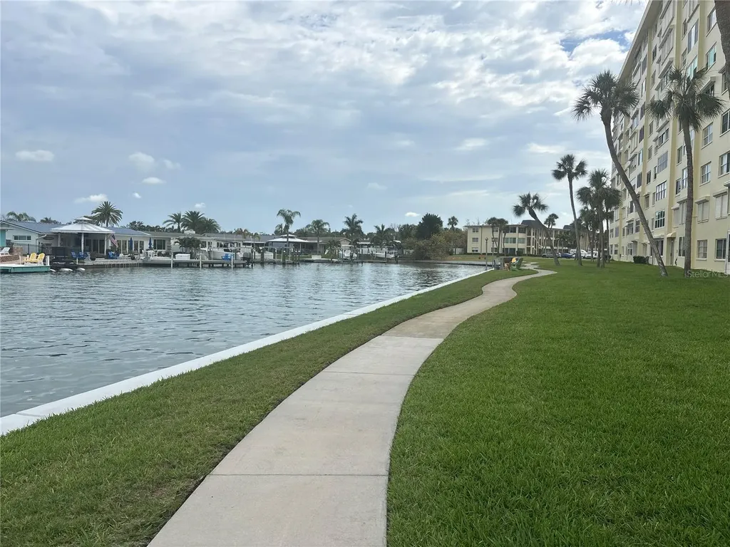 4725 Cove Circle St Petersburg FL 33708