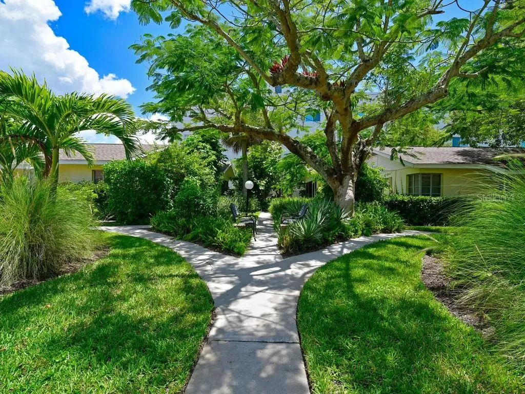 170 Roosevelt Drive Sarasota FL 34236