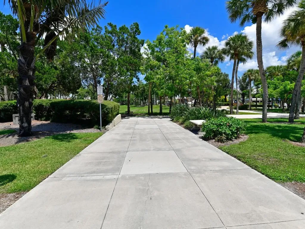 170 Roosevelt Drive Sarasota FL 34236