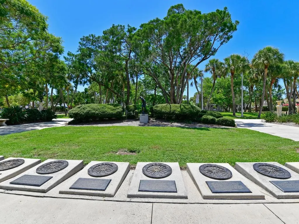 170 Roosevelt Drive Sarasota FL 34236