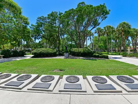 170 Roosevelt Drive Sarasota FL 34236