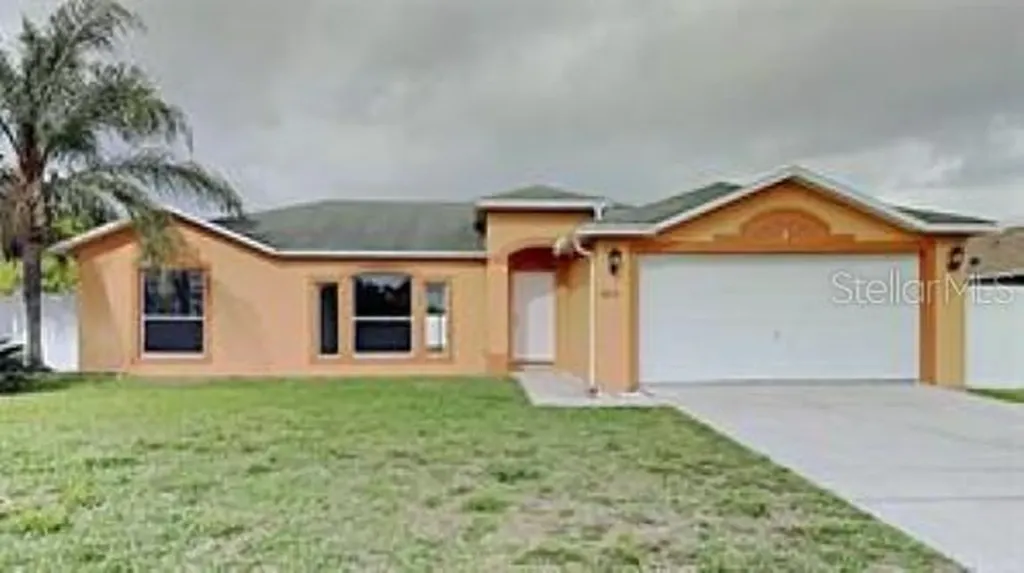 2436 Courtland Boulevard Deltona FL 32738