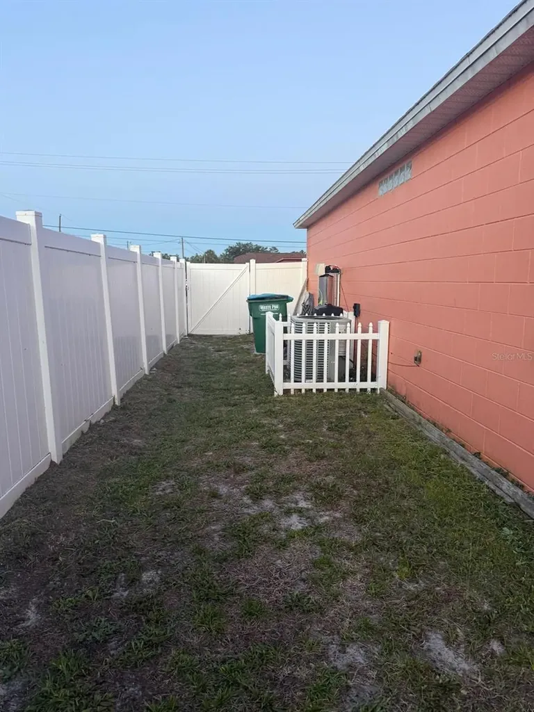 2436 Courtland Boulevard Deltona FL 32738
