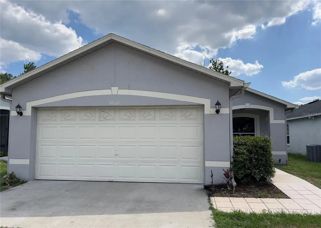 8824 Valencia Oaks Court Orlando FL 32825
