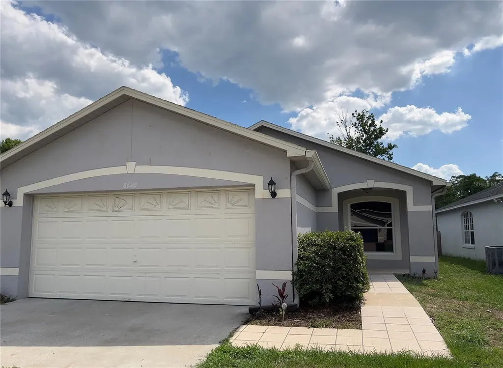 8824 Valencia Oaks Court Orlando FL 32825