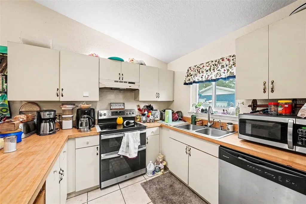 5560 76th Avenue N Pinellas Park FL 33781