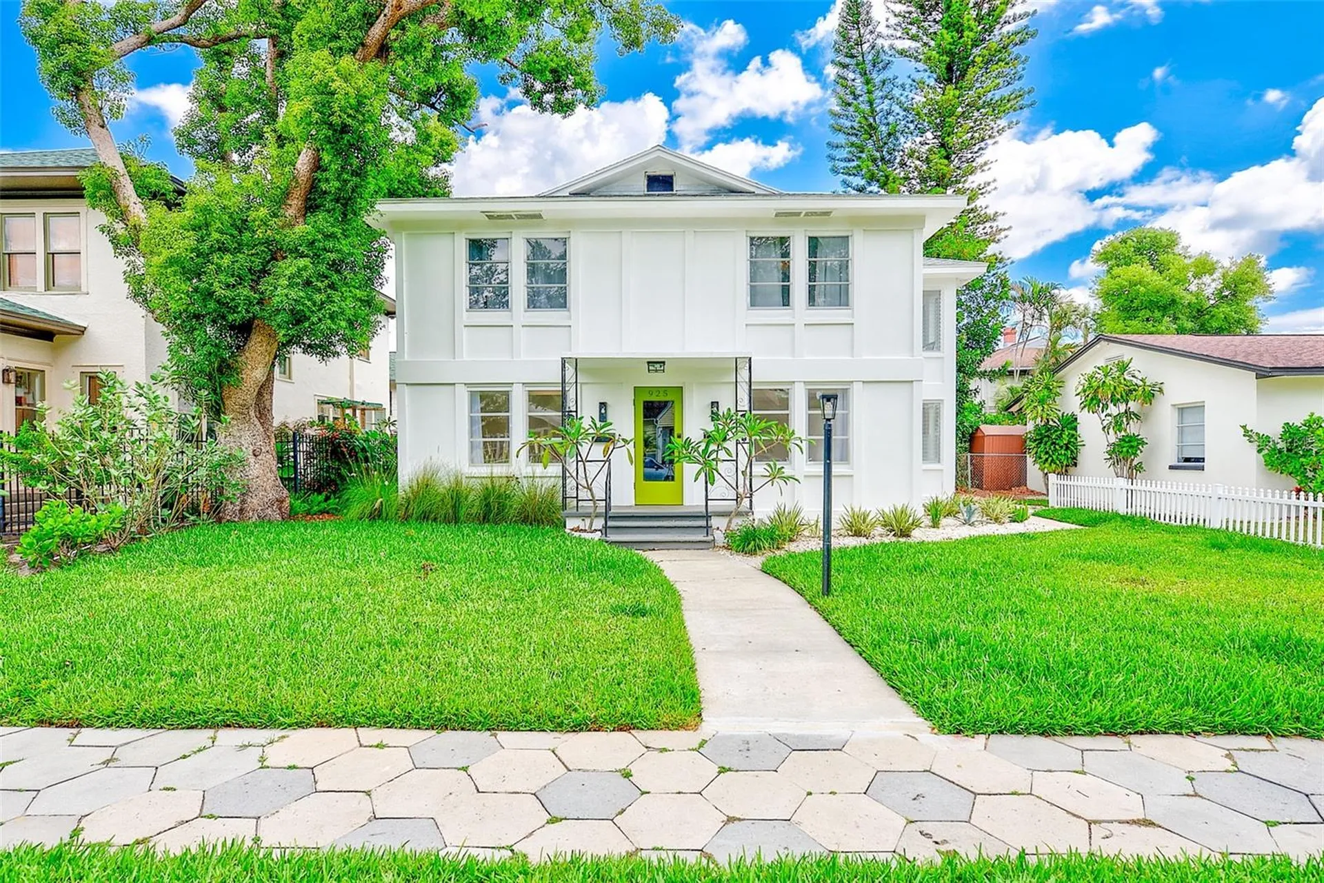 925 16th Avenue N St Petersburg FL 33704