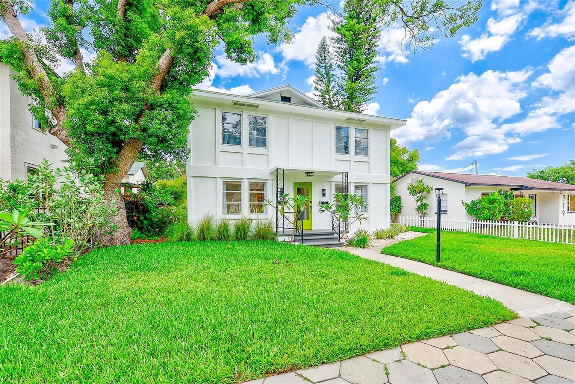 925 16th Avenue N St Petersburg FL 33704
