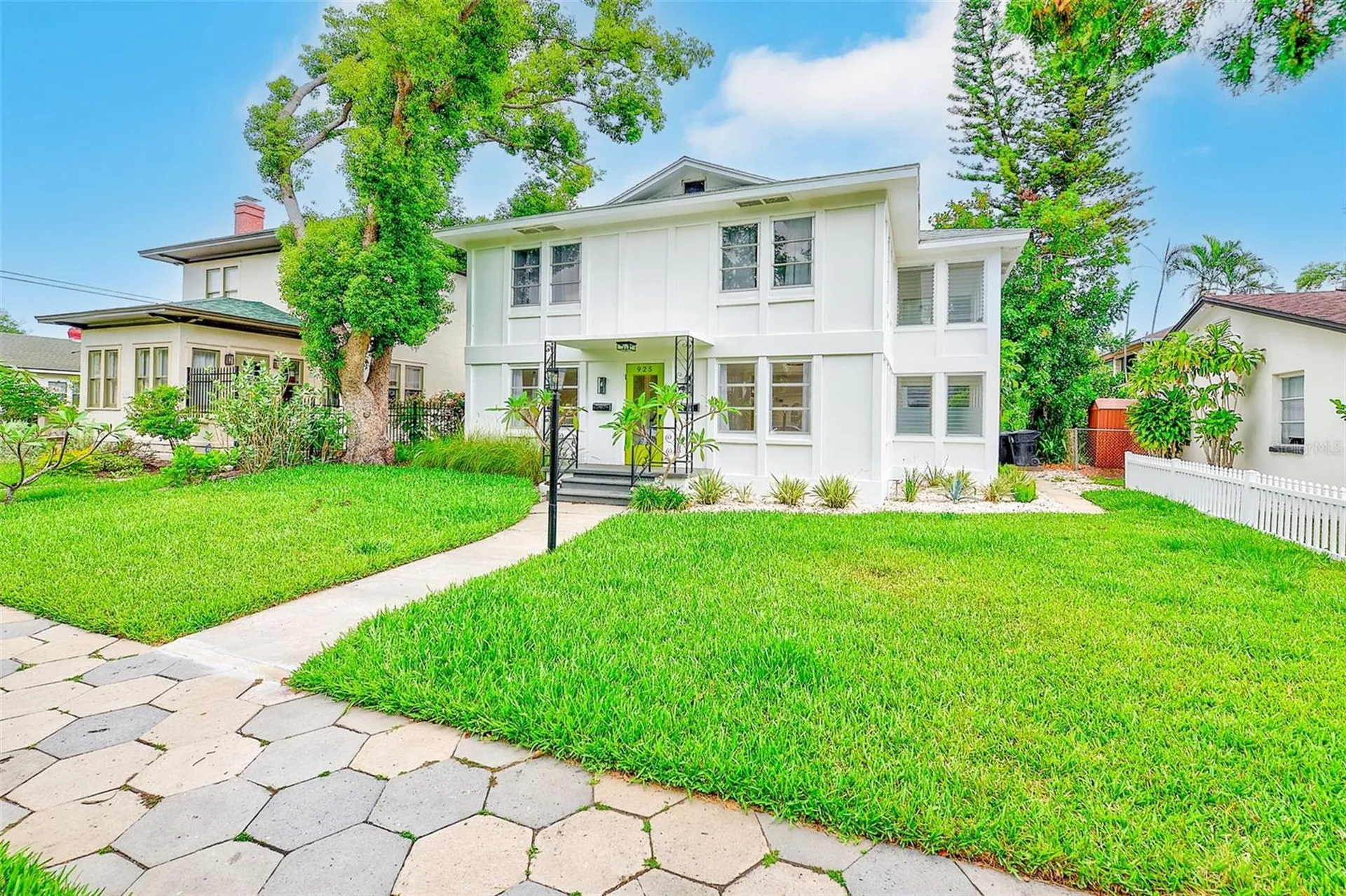 925 16th Avenue N St Petersburg FL 33704