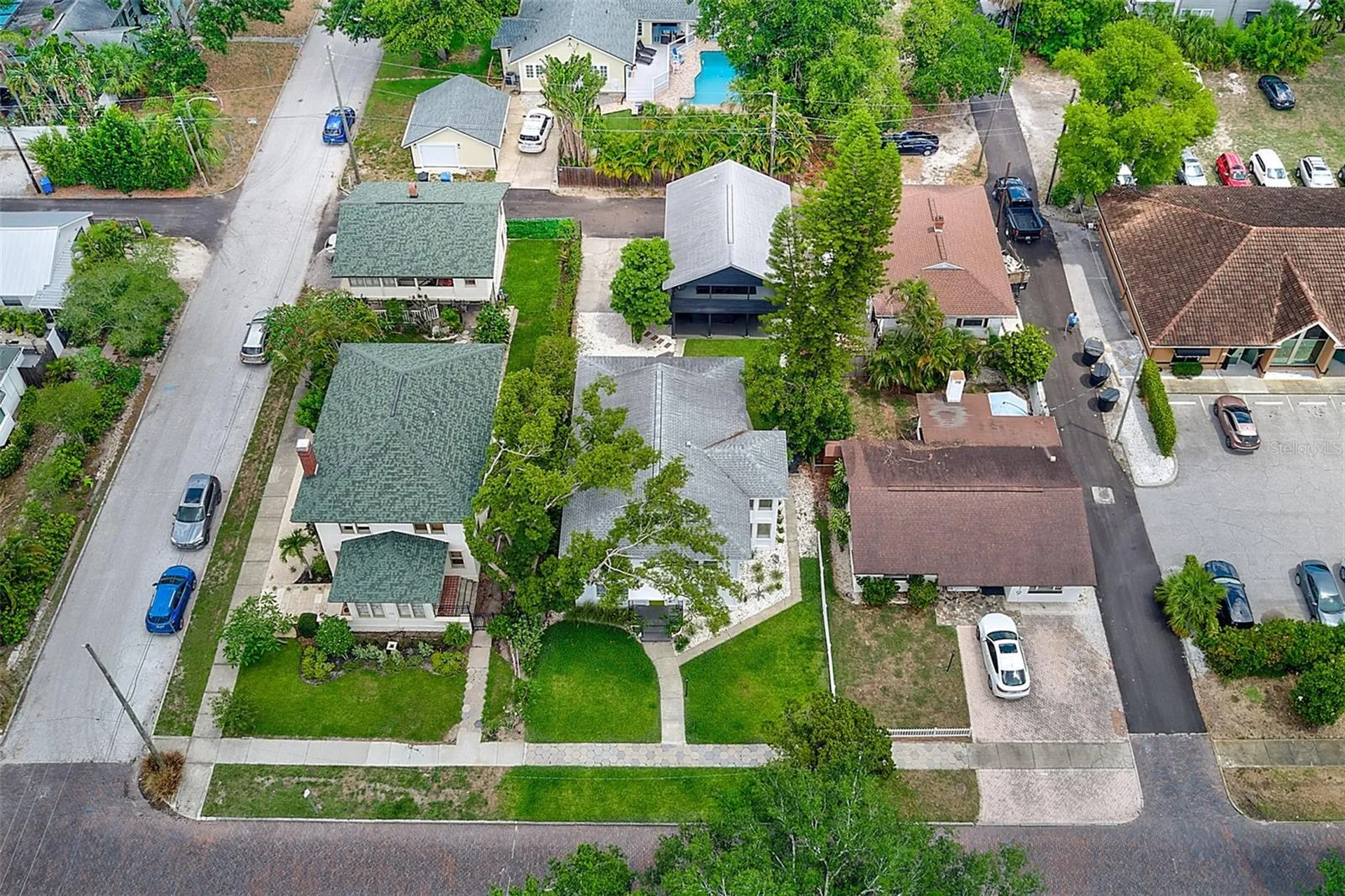 925 16th Avenue N St Petersburg FL 33704