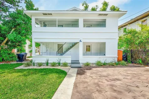 925 16th Avenue N St Petersburg FL 33704