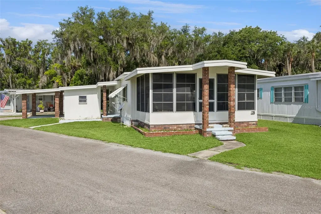 13 Cocos Plumosa Drive Eustis FL 32726
