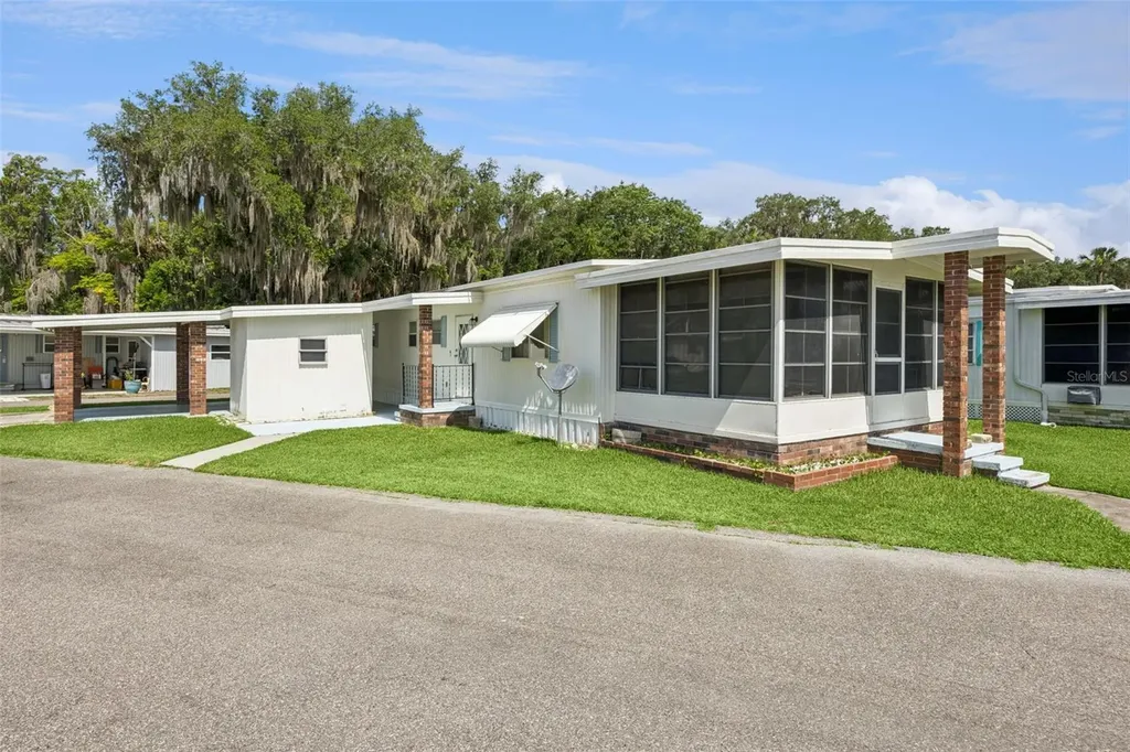 13 Cocos Plumosa Drive Eustis FL 32726