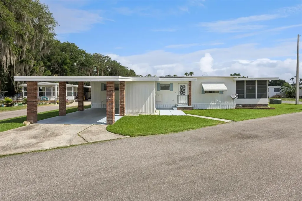 13 Cocos Plumosa Drive Eustis FL 32726
