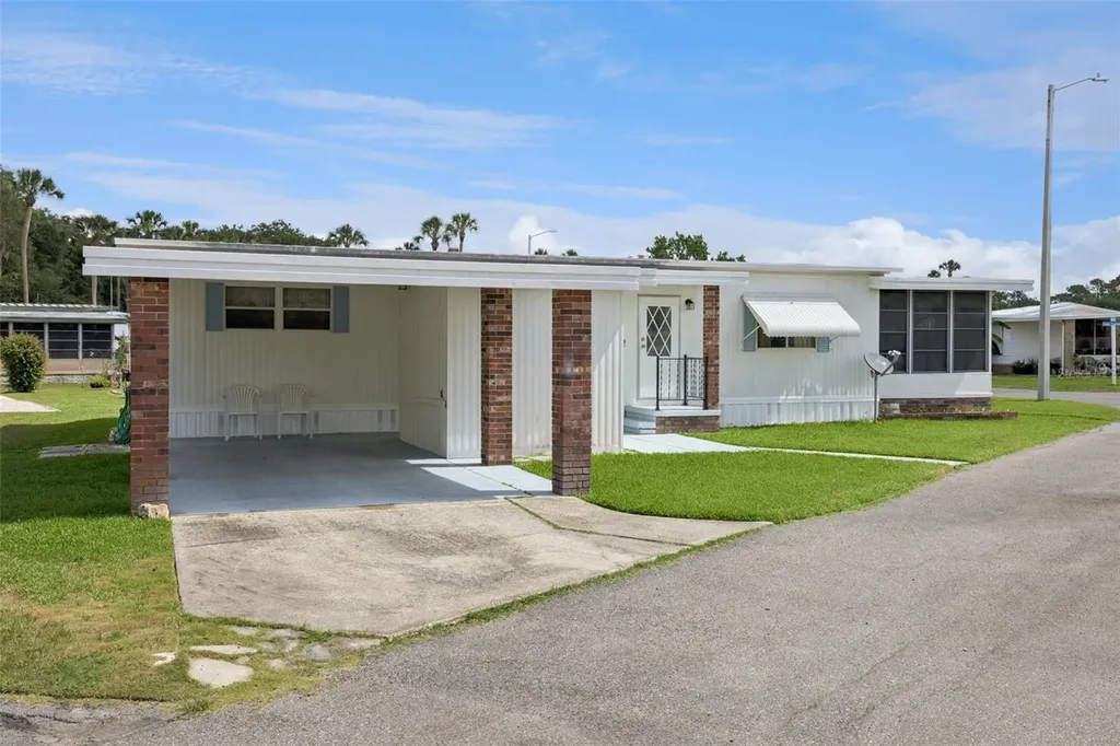 13 Cocos Plumosa Drive Eustis FL 32726