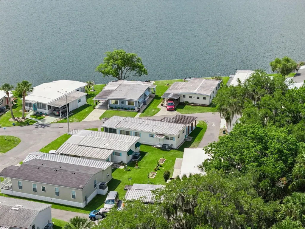 13 Cocos Plumosa Drive Eustis FL 32726