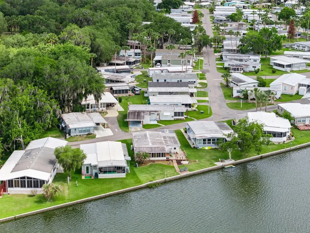 13 Cocos Plumosa Drive Eustis FL 32726